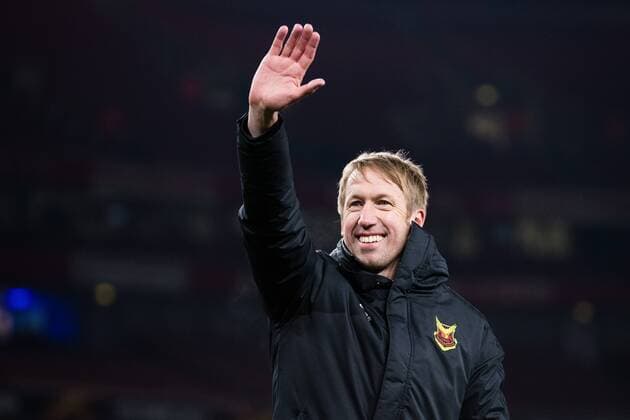 180222 Östersund coach Graham Potter waves to the audience after the football match in the Europa League between Arsenal and Östersund on February 22, 2018 in London  Copyright: ANDREASxLxERIKSSON BB180222AE110