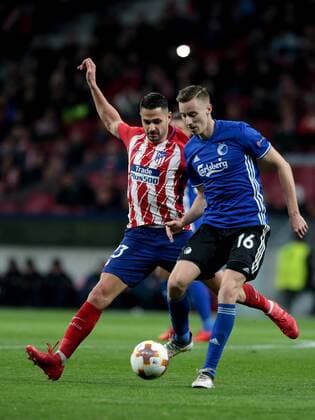 (180223) -- MADRID, Feb. 23, 2018 -- Atletico Madrid s Vitolo (L) and FC Copenhagen s Jan Gregus vie for the ball during an UEFA Europa League match between Atletico Madrid and FC Copenhagen in Madrid, Spain, on Feb. 22, 2018. Atletico Madrid won 1-0. ) (SP)SPAIN-MADRID-UEFA EUROPA LEAGUE-ATLETICO MADRID VS FC COPENHAGEN JuanxCarlosxRojas 