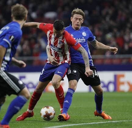 Partido de la Europa League entre el Atletico y el Copenhague en el Wanda Metropolitano. En la imagen, Vitolo y Thomsen. Europa League match against Atletico and Copenhague. In ths picture, Vitolo and Thomsen. 