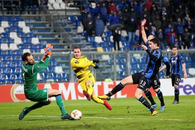 Etrit Berisha Atalanta Bergamo 1 Mario Goetze Borussia Dortmund 10 Goal on target Mattia Caldara Atalanta Bergamo 13 Atalanta Bergamo vs Borussia Dortmund Europa League Football 22 02 2018 Reggio Emilia Copyright: xEIBNER HarryxLangerx EP_HLR