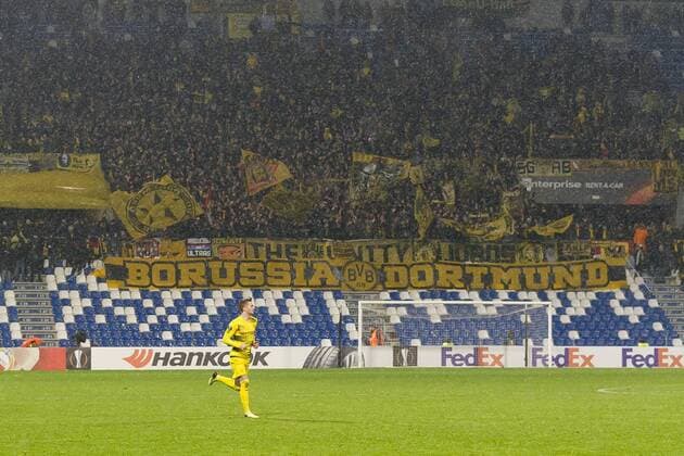 Reggio Emilia Italy 22 02 2018 UEFA Europa League 2017 18 Season Sixteenth Atalanta Bergamo Borussia Dortmund Marco Reus BVB in front of the Dortmund fans DeFodi053