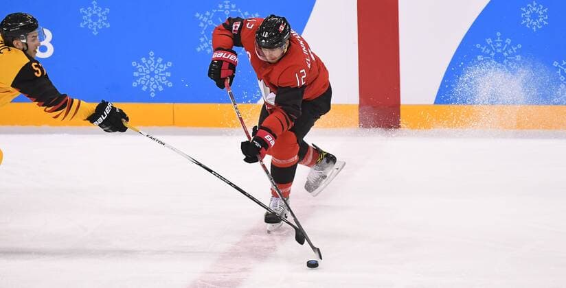 (180223) -- PYEONGCHANG, Feb. 23, 2018 -- Rob Klinkhammer (R) of Canada shoots in a men s semi-final game of Ice hockey Eishockey against Germany at the 2018 PyeongChang Winter Olympic Games Olympische Spiele Olympia OS at Gangneung Ice Hockey Centre, Gangnueng, South Korea, Feb. 23, 2018. Canada lost 3:4. ) (SP)OLY-SOUTH KOREA-PYEONGCHANG-ICE HOCKEY-MEN S SEMI-FINAL-GER VS CAN WangxHaofei 