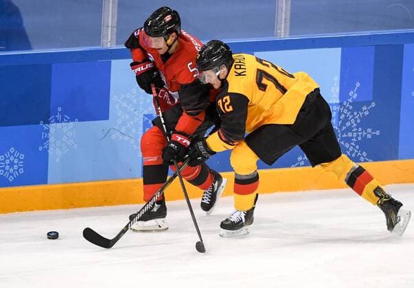 (180223) -- PYEONGCHANG, Feb. 23, 2018 -- Dominik Kahun (R) of Germany defends Canada s Chay Genoway during a men s semi-final game of Ice hockey Eishockey at the 2018 PyeongChang Winter Olympic Games Olympische Spiele Olympia OS at Gangneung Ice Hockey Centre, Gangnueng, South Korea, Feb. 23, 2018. Germany won 4:3 and advanced to final game. ) (SP)OLY-SOUTH KOREA-PYEONGCHANG-ICE HOCKEY-MEN S SEMI-FINAL-GER VS CAN WangxSong 