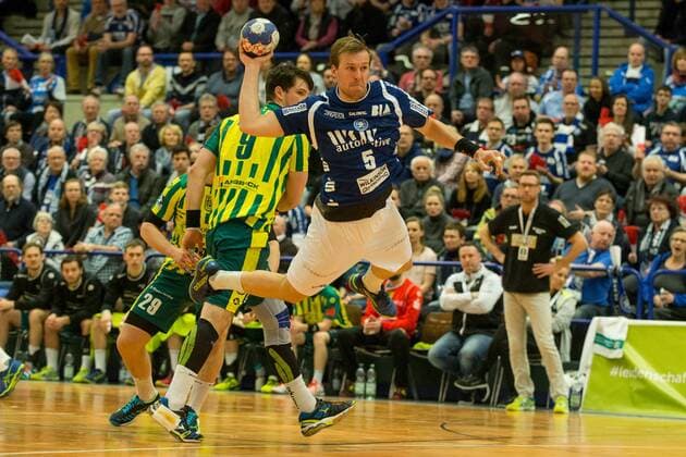 Max Darj 5 Bergischer HC at the throw Bergischer HC vs VfL Eintracht Hagen handball 2 Bundesliga 23 02 18 Solingen NRW Germany Klingenhalle Copyright: xcdnx
