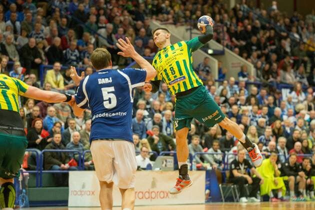 Dragan Tubic 8 VfL Eintracht Hagen at the throw Bergischer HC vs VfL Eintracht Hagen Handball 2 Bundesliga 23 02 18 Solingen NRW Germany Klingenhalle Copyright: xcdnx