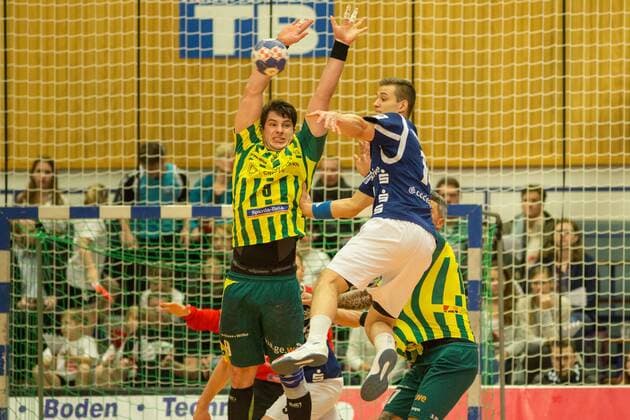 14 VfL Eintracht Hagen and Bartosz Konitz 17 VfL Eintracht Hagen Bergischer HC vs VfL Eintracht Hagen Handball 2 Bundesliga 23 02 18 Solingen NRW Germany Klingenhalle Copyright: xcdnx