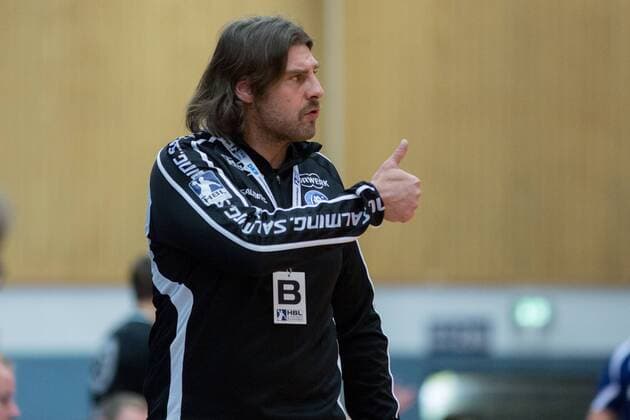 Sebastian Hinze Coach Bergischer HC with the thumbs up Bergischer HC vs VfL Eintracht Hagen Handball 2 Bundesliga 23 02 18 Solingen NRW Germany Klingenhalle Copyright: xcdnx