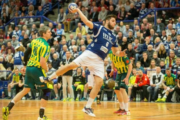 Leos Petrovsky 6 Bergischer HC next to Jan König 18 VfL Eintracht Hagen Bergischer HC vs VfL Eintracht Hagen Handball 2 Bundesliga 23 02 18 Solingen NRW Germany Klingenhalle Copyright: xcdnx