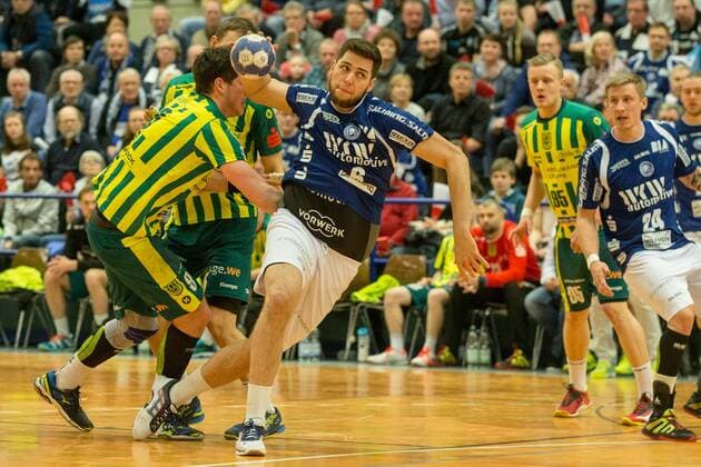 Leos Petrovsky 6 Bergischer HC defeated Tilman Pröhl 9 VfL Eintracht Hagen by Bergischer HC vs VfL Eintracht Hagen Handball 2 Bundesliga 23 02 18 Solingen NRW Germany Klingenhalle Copyright: xcdnx