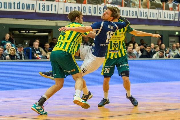 Jannis Fauteck 14 VfL Eintracht Hagen foult Milan Kotrc 15 Bergischer HC in front of Dominik Waldhof 26 VfL Eintracht Hagen Bergischer HC vs VfL Eintracht Hagen Handball 2 Bundesliga 23 02 18 Solingen NRW Germany Klingenhalle Copyright: xcdnx