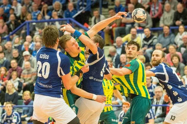 Csaba Szücs 20 Bergischer HC and Max Darj 5 Bergischer HC stop Jan von Boenigk 95 VfL Eintracht Hagen Bergischer HC vs VfL Eintracht Hagen Handball 2 Bundesliga 23 02 18 Solingen NRW Germany Klingenhalle Copyright: xcdnx