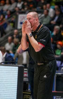 Deutschland, Frankfurt am Main, Fraport Arena, 23.02.2018, Basketball - WM-Qualifikationsspiel - Deutschland - Serbien Bild: Bundestrainer Henrik Rödl (Deutschand) gibt anweisungen *** Germany Frankfurt am Main Fraport Arena 23 02 2018 Basketball World Cup qualifier Germany Serbia image National coach Henrik Rödl Germany is giving instructions Copyright: HMBxMedia xThomasxJäger