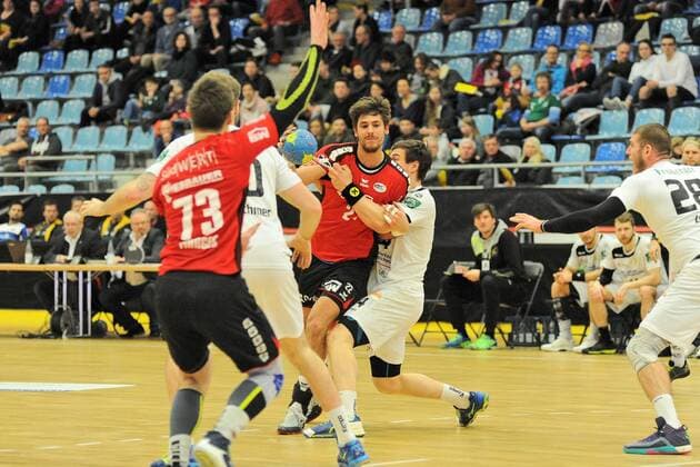 Paco Barthe SG BBM Bietigheim 22 against Robin Hoffmann HC Elbflorenz Dresden 24 Handball Men 2 Bundesliga 23 02 2018 Photo TBaur Eibner Bietigheim Copyright: xEIBNER Tobias_Baurx EP_TBR