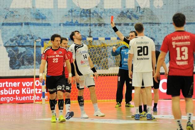 Red card against Gabriel De Santis HC Elbflorenz Dresden 14 Handball men 2 Bundesliga 23 02 2018 Photo TBaur Eibner Bietigheim Copyright: xEIBNER Tobias_Baurx EP_TBR