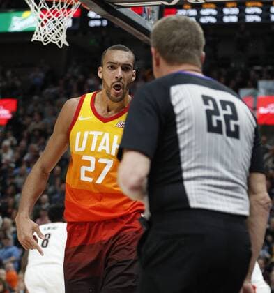 Utah Jazz center Rudy Gobert (L) yells at official referee Bill Spooner (R) and gets a technical during an NBA Basketball Herren USA game at the Energy Solutions Arena in Salt Lake City, Utah, USA, 23 February 2018. Utah Jazz vs Portland Trail Blazers !ACHTUNG: NUR REDAKTIONELLE NUTZUNG!  Copyright: xGEORGExFREYx GFX01 20180224-636550473028646075
