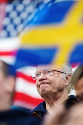 180224 H M Carl XVI Gustaf King of Sweden seen between a US and Swedish flag after the Mens Curling Final between Sweden and United States during day fifteen of the 2018 Winter Olympics on February 24, 2018 in Pyeongchang Photo Jon Olav Nesvold BILDBYRAN Code JE 160198  Copyright: JONxOLAVxNESVOLD BB180224JE100