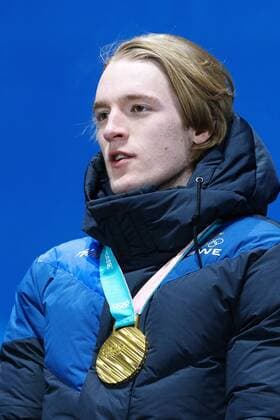180224 Sebastian Samuelsson of Sweden celebrates at the Medal Ceremony for the Mens Biathlon 4x7 5 km relay during day fifteen of the 2018 Winter Olympics on February 24, 2018 in Pyeongchang Photo Carl Sandin BILDBYRAN Code CS 57999 322  Copyright: CARLxSANDIN BB180224CS127