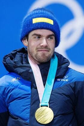 180224 Fredrik Lindström of Sweden gold celebrates at the Medal Ceremony for the Mens Biathlon 4x7 5 km relay during day fifteen of the 2018 Winter Olympics on February 24, 2018 in Pyeongchang Photo Carl Sandin BILDBYRAN Code CS 57999 322  Copyright: CARLxSANDIN BB180224CS130