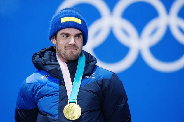 180224 Fredrik Lindström of Sweden gold celebrates at the Medal Ceremony for the Mens Biathlon 4x7 5 km relay during day fifteen of the 2018 Winter Olympics on February 24, 2018 in Pyeongchang Photo Carl Sandin BILDBYRAN Code CS 57999 322  Copyright: CARLxSANDIN BB180224CS131