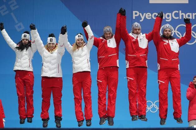 OLYMPICS - 2018 Winter Olympics PYEONGCHANG,SOUTH KOREA,24.FEB.18 - OLYMPICS, ALPINE SKIING - Olympic Winter games Winterspiele Spiele Summer games PyeongChang 2018, Medals Plaza, award ceremony, mixed team competition. Image shows Manuel Feller, Michael Matt, Marco Schwarz, Stephanie Brunner, Katharina Gallhuber and Katharina Liensberger (AUT). Keywords: medal. GEPAxpictures xMathiasxMandl