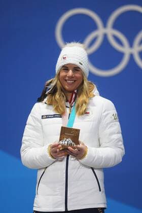 OLYMPICS - 2018 Winter Olympics PYEONGCHANG,SOUTH KOREA,24.FEB.18 - OLYMPICS, SNOWBOARDING - Olympic Winter games Winterspiele Spiele Summer games PyeongChang 2018, Medals Plaza, award ceremony, parallel giant slalom, ladies. Image shows Ester Ledecka (CZE). Keywords: medal. GEPAxpictures xMathiasxMandl
