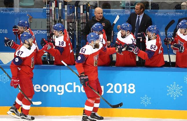 GANGNEUNG, SOUTH KOREA - FEBRUARY 24, 2018: The Czech Republic s Jakub Nakladal (L front) and Adam Polasek (C front) high five their teammates in the men s bronze medal Ice hockey Eishockey game between the Czech Republic and Canada at Gangneug Hockey Centre at the 2018 Winter Olympic Games Olympische Spiele Olympia OS Valery Sharifulin TASS  TS075961