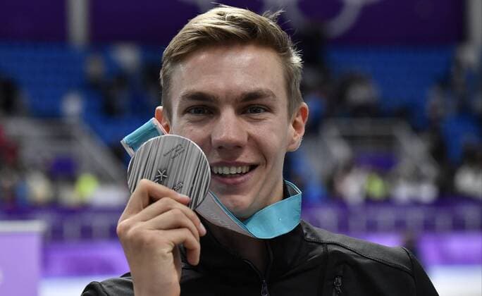 Belgian speed skater Bart Swings celebrates on the podium with his silver medal during the medal ceremony after the men s mass start Speed skating Eisschnelllauf event at the XXIII Olympic Winter games Winterspiele Spiele Summer games Saturday 24 February 2018, in Pyeongchang, South Korea. The Winter Olympics are taking place from 9 February to 25 February in Pyeongchang County, South Korea. DIRKxWAEM  x05301944x