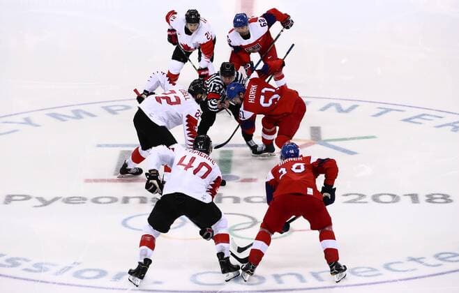 GANGNEUNG, SOUTH KOREA - FEBRUARY 24, 2018: Canada s Maxim Lapierre, Eric O Dell, Mason Raymond (L from the bottom), the Czech Republic s Michal Birner, Roman Horak, Michal Repik (R from the bottom) in the men s bronze medal Ice hockey Eishockey game between the Czech Republic and Canada at Gangneug Hockey Centre at the 2018 Winter Olympic Games Olympische Spiele Olympia OS Valery Sharifulin TASS  TS075967