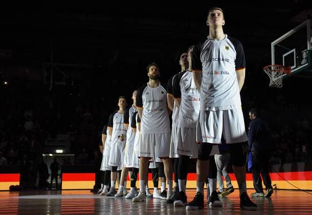 23.02.2018, xblx, Basketball DBB WM Quali, Deutschland - Serbien, emspor, v.l. Nationalhymne Frankfurt am Main *** 23 02 2018 xblx Basketball DBB WC Quali Germany Serbia emspor v l national anthem Frankfurt am Main