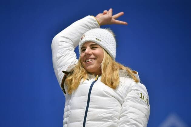 Ester LEDECKA CZE Olympic Champion Olympic champion winner champion Cheers Joy Enthusiasm Action Single image Single image Half figure Half figure Snowboard Parallel Giant slalom Snowboard Ladies Parallel Giant Slalom Parallel Giant slalom Womens Victory Ceremony Presentation ceremony PyeongChang Olympic Medals Plaza on 24 02 2018 Winter Olympics 2018 from 09 02 25 02 2018 in PyeongChang South Korea