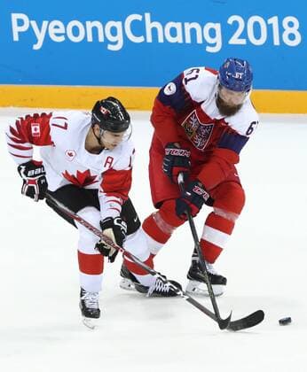 GANGNEUNG, SOUTH KOREA - FEBRUARY 24, 2018: Canada s Rene Bourque (L) and the Czech Republic s Adam Polasek fight for the puck in the men s bronze medal Ice hockey Eishockey game between the Czech Republic and Canada at Gangneug Hockey Centre at the 2018 Winter Olympic Games Olympische Spiele Olympia OS Canada won the game 6-4. Valery Sharifulin TASS  TS075989