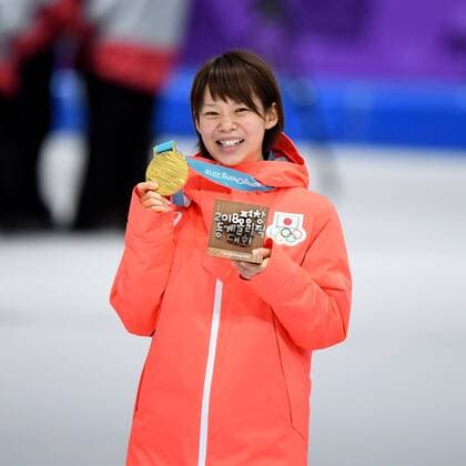 (180224) -- PYEONGCHANG, Feb. 24, 2018 -- Nana Takagi of Japan poses for photos duing medal ceremony of ladies mass start event of Speed skating Eisschnelllauf at the 2018 PyeongChang Winter Olympic Games Olympische Spiele Olympia OS at Gangneung Oval, Gangneung, Feb. 24, 2018. Nana Takagi claimed gold medal with 60 points. ) (SP)OLY-SOUTH KOREA-PYEONGCHANG-SPEED SKATING-LADIES S MASS START WangxSong 