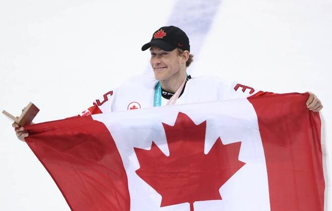 GANGNEUNG, SOUTH KOREA - FEBRUARY 24, 2018: Canada s goalie Justin Peters holds the Canadian flag after winning the men s bronze medal Ice hockey Eishockey game between the Czech Republic and Canada at Gangneug Hockey Centre at the 2018 Winter Olympic Games Olympische Spiele Olympia OS Canada won the game 6-4. Valery Sharifulin TASS  TS075999