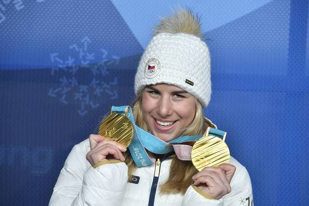 Themen der Woche - SPORT PyeongChang 2018 - Highlights der Olympischen Spiele Olympia-Bilder des Tages Snowboarder and skier Ester Ledecka, 22, a double gold medalist, won the gold medals in the Super-G in alpine skiing and in the parallel giant slalom in snowboarding at the Olympics. PyeongChang, South Korea, February 24, 2018. (CTKxPhoto MichalxKamaryt) CTKPhotoP201802240398301  _KM25766