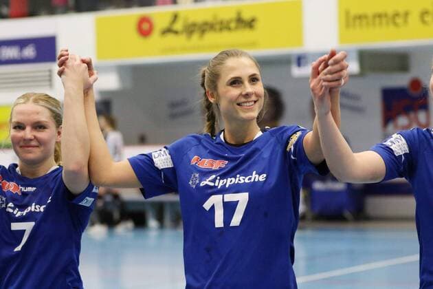 Victory cheers at Alicia Stolle HSG Blomberg Lippe 17 HSG Blomberg Lippe vs Neckarsulmer Sport Union Handball 1 Women Bundesliga 24 02 2018 Blomberg Copyright: xEIBNER JanxStrohdiekx EP_JSK