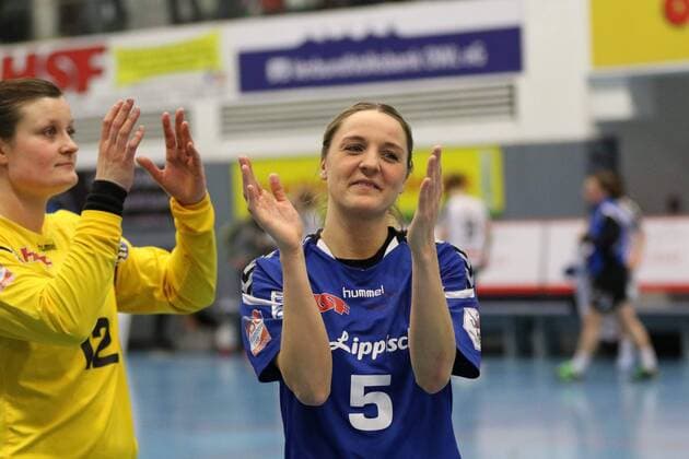 Victory cheers at Franziska Mueller HSG Blomberg Lippe 5 HSG Blomberg Lippe vs Neckarsulmer Sport Union Handball 1 Women Bundesliga 24 02 2018 Blomberg Copyright: xEIBNER JanxStrohdiekx EP_JSK