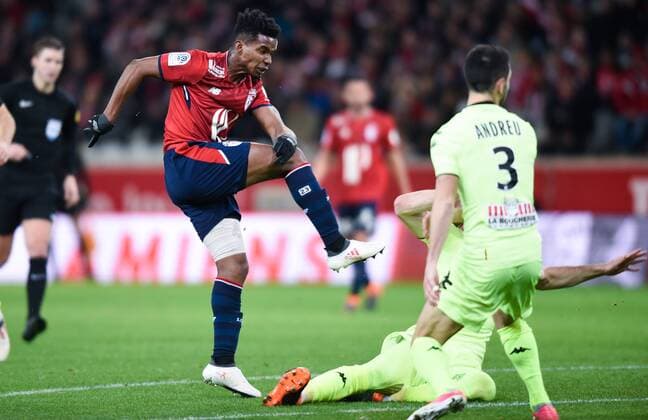 Fußball, OSC Lille - Angers SCO Thiago Mendes ( Lille ) FOOTBALL : Lille OSC vs SCO Angers - Ligue 1 - Lille - 24 02 2018 FedericoPestellini Panoramic 