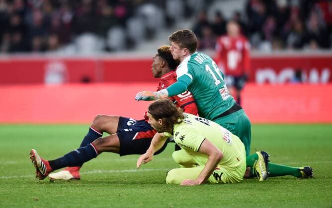 Fußball, OSC Lille - Angers SCO Lebo Mothiba ( Lille ) - Ludovic Butelle ( Angers ) - Mateo Pavlovic ( Angers ) FOOTBALL : Lille OSC vs SCO Angers - Ligue 1 - Lille - 24 02 2018 FedericoPestellini Panoramic 