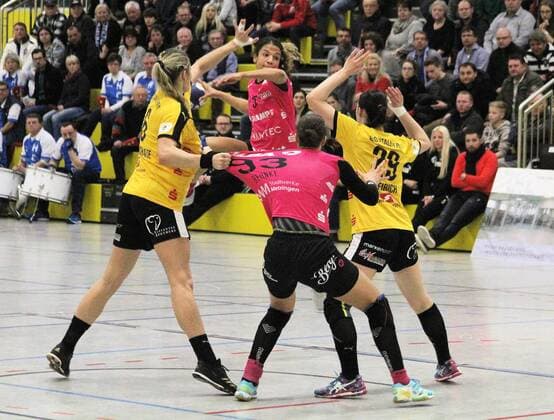 24 2 18 v L Stefanie Hummel HCR Delaila Amega TusSies Metzingen Julia Behnke TusSies Metzingen Tammy Kreibich HCR at match HC Roedertal TusSies Metzingen 24 02 2018 Roedertal Copyright: xEIBNER Klugex EP_EER