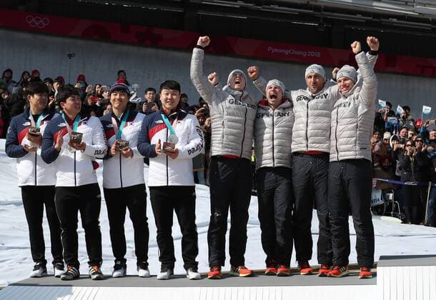 (180225) -- PYEONGCHANG, Feb. 25, 2018 -- The two equal silver medalists team Germany (R) and team South Korea pose for photos after the 4-man event of bobsleigh at the 2018 PyeongChang Winter Olympic Games Olympische Spiele Olympia OS at Olympic Sliding Centre, PyeongChang, South Korea, Feb. 25, 2018. ) (SP)OLY-SOUTH KOREA-PYEONGCHANG-BOBSLEIGH-4-MAN BaixXuefei 
