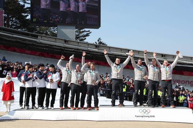 (180225) -- PYEONGCHANG, Feb. 25, 2018 -- Team Germany that won the gold medal (R) and the two equal silver medalists team Germany (C) and team South Korea pose for photos after the 4-man event of bobsleigh at the 2018 PyeongChang Winter Olympic Games Olympische Spiele Olympia OS at Olympic Sliding Centre, PyeongChang, South Korea, Feb. 25, 2018. ) (SP)OLY-SOUTH KOREA-PYEONGCHANG-BOBSLEIGH-4-MAN BaixXuefei 
