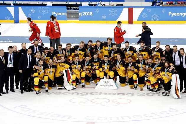 GOC Marcel captain Team GER with EHRHOFF Christian TEAM GER at the award ceremony with silver medal Hockey Final RUS GER 4 3 Olympic Winter Games 2018 Pyeongchang South Korea Winter Olympics 2018 Pyeongchang 25 February 2018