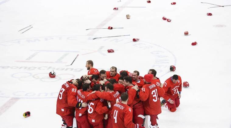 Themen der Woche - SPORT Olympia-Bilder des Tages (180225) -- PYEONGCHANG, Feb. 25, 2018 -- Olympic athletes from Russia celebrate after winning men s Ice hockey Eishockey final against Germany at Gangneung Hockey Centre, in Gangneung, South Korea, Feb. 25, 2018. The Olympic Athletes from Russia team defeated Germany 4:3 and won the gold medal. ) (SP)OLY-SOUTH KOREA-PYEONGCHANG-ICE HOCKEY-MEN S GOLD MEDAL GAME-OAR VS GER HanxYan 
