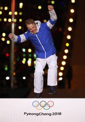 (180225) -- PYEONGCHANG, Feb. 25, 2018 -- Gold medalist Finland s Iivo Niskanen jumps onto podium during medal ceremony for men s 50km mass start classic of cross-country skiing at the closing ceremony for the 2018 PyeongChang Winter Olympic Games Olympische Spiele Olympia OS at PyeongChang Olympic Stadium, PyeongChang, South Korea, Feb. 25, 2018. ) (SP)OLY-SOUTH KOREA-PYEONGCHANG-CLOSING CEREMONY BaixXuefei 