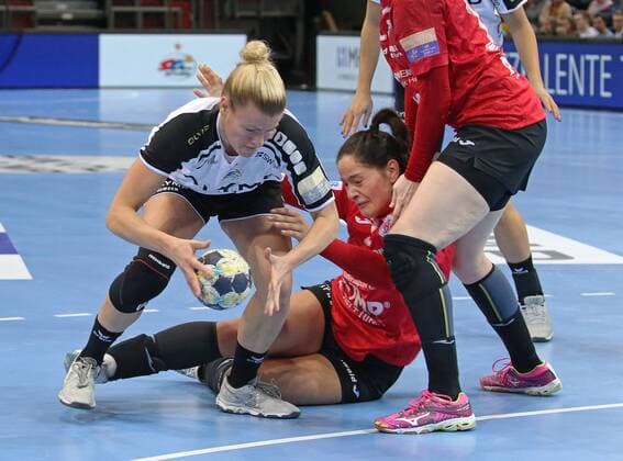 25 02 2018 Germany Ludwigsburg Handball Champions League SG BBM Bietigheim vs Thuringia HC v 1 Antje Lauenroth BBM Gordana Mitrovic THC