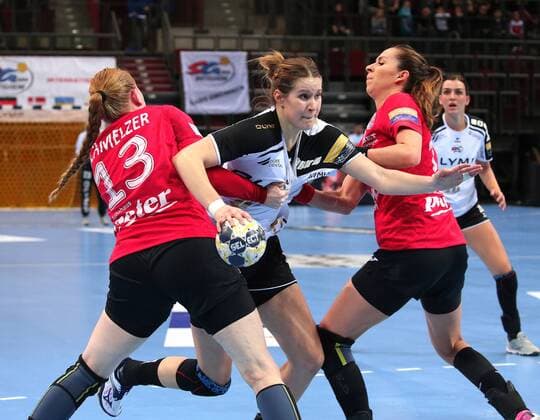 25 02 2018 Germany Ludwigsburg Handball Champions League SG BBM Bietigheim vs Thuringia HC v. Meike Schmeltzer THC Ines Ivancok BBM Iveta Luzumova THC