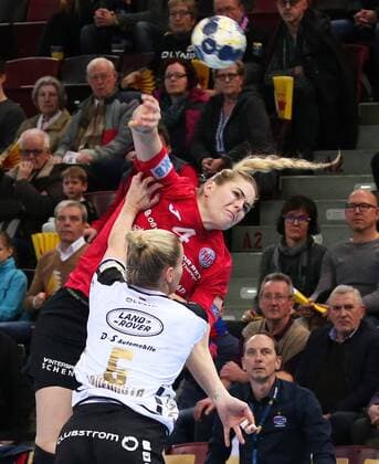 25 02 2018 Germany Ludwigsburg Handball Champions League SG BBM Bietigheim vs Thuringia HC v l Antje Lauenroth BBM Beate Scheffknecht THC