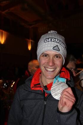 When silver shines like gold Stephan Leyhe SC Willingen lives in Breitnau and was closed by the locals Grosser Bahnhof on Tuesday evening in Breitnau The Hochschwarzwaldgemeinde and the Skizn Breitnau have received their medal winners at the Olympic Winter Games in PyeongChang In South Korea had biathlete Benedikt Doll bronze in The Nordic Combiner Fabian Riessle won gold with the team in the Gundersen team competition In the individual of the large hill he added silver to his medal collection Silver also won the silver for SC Willingen starting but living in Breitnau Stephan Leyhe with the ski jumpers in team competition joh Reception Medal winner OWS Breitnau 2018 Breitnau Copyright: xHahnex Eibner-Pressefotox EP_joha