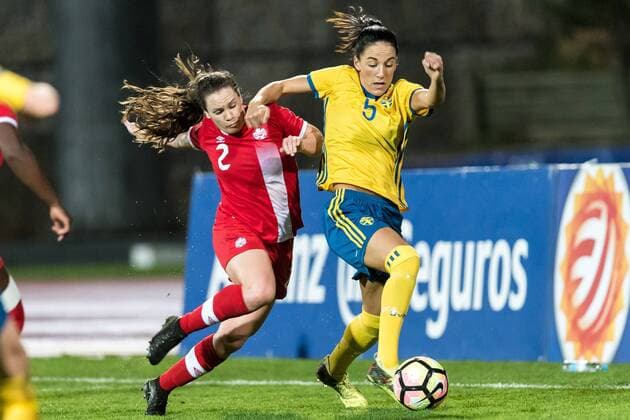 (L-R) Allysha Chapman of Canada women, Anna Oskarsson of Sweden women during the Algarve Cup 2018 match between Canada and Sweden at the Estadio Municipal da Bela Vista on February 28, 2018 in Parchal, Portugal Algarve Cup 2018 2017 2018 xVIxVIxImagesx xGerritxvanxKeulenxIVx 10214836