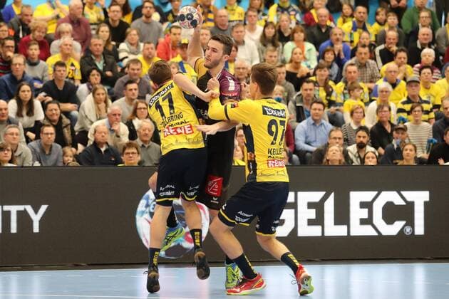 Jerry Tollbring RNL 17 Romain Lagarde HBC 2 Rico Keller RNL 97 Duel duel duel tackle tackling Dynamics Action Action Handball Champions League Rhein Neckar Löwen HBC Nantes xozx